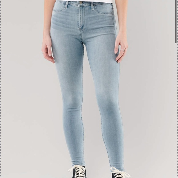 Hollister NWOT Light Wash Jean Leggings (size 7R) - Picture 2 of 6